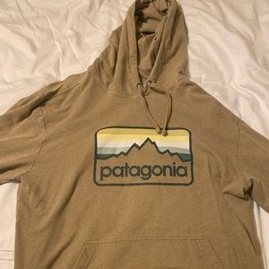 Tan Patagonia men’s sweatshirt